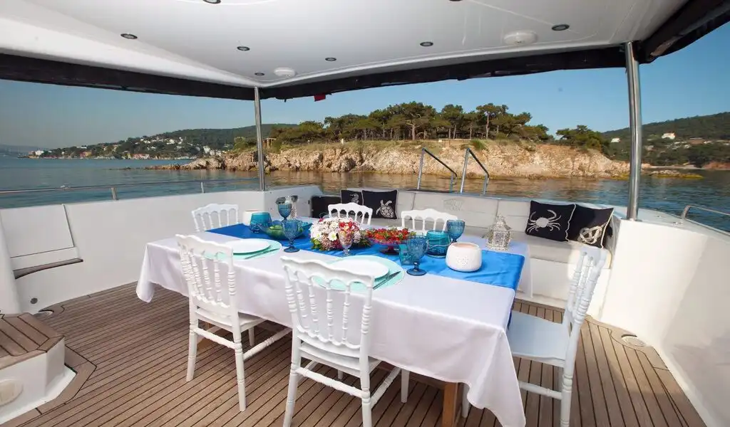 YACHT PRESTİGE İSTANBUL